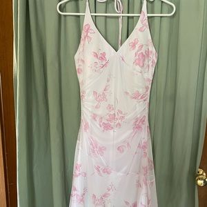 Taboo, size M, white w/pink 🌸 flowers